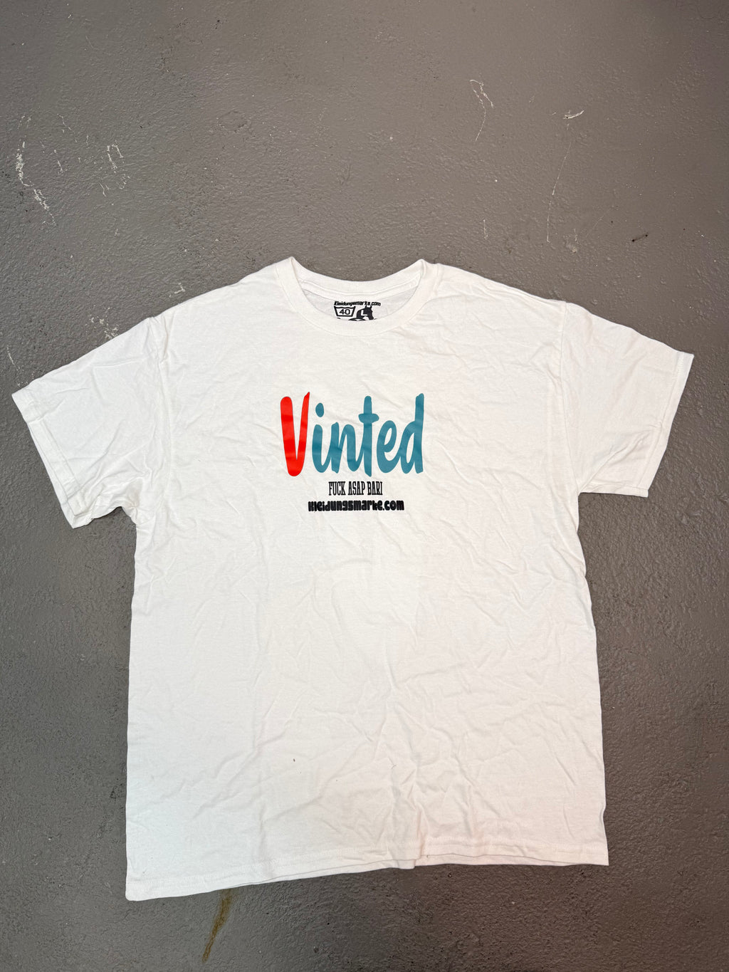 Different sizes Vinted Tee