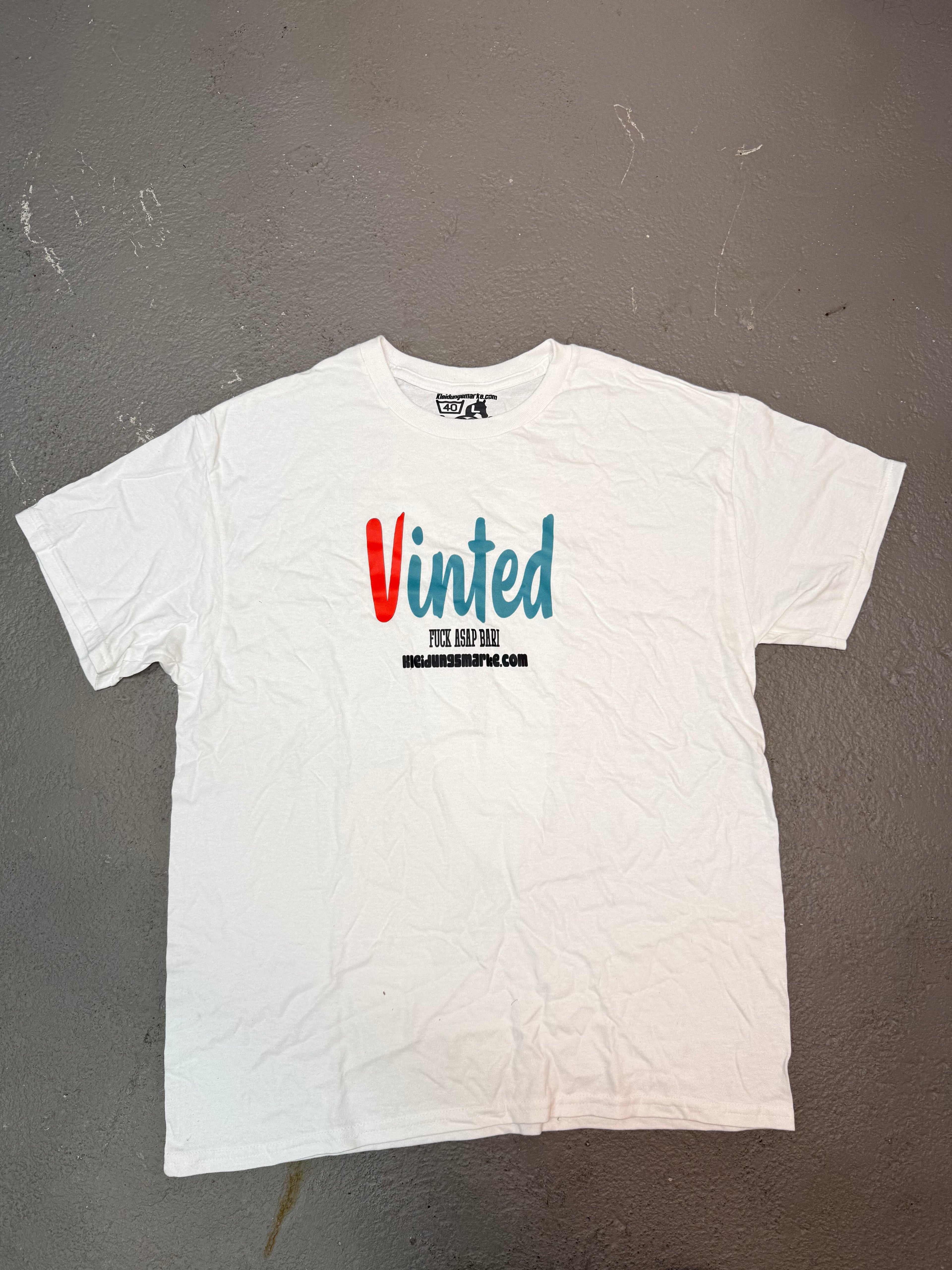 Different sizes Vinted Tee