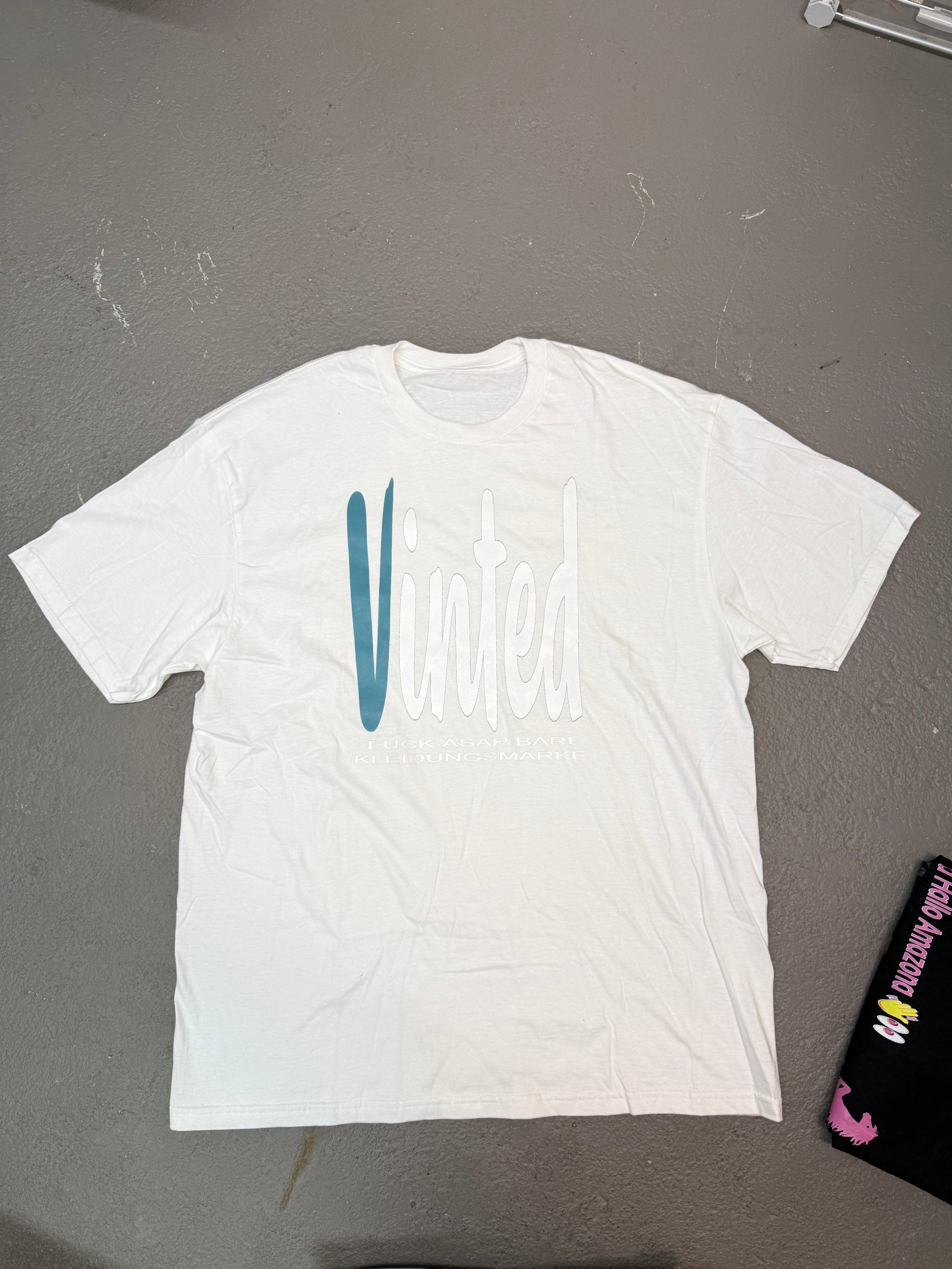 M/L approximately Vinted Sample Tee